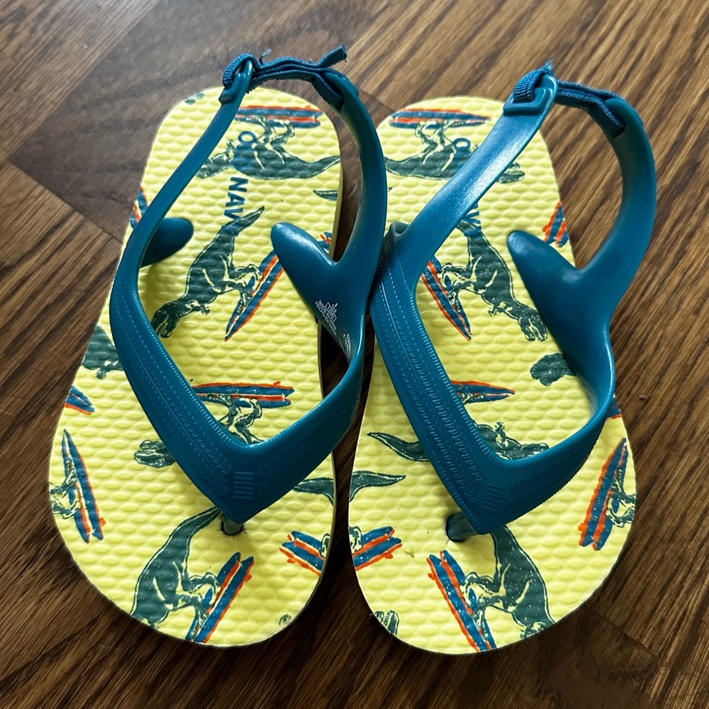 Old Navy yellow surfing dinosaur flip flops, toddler size 6
